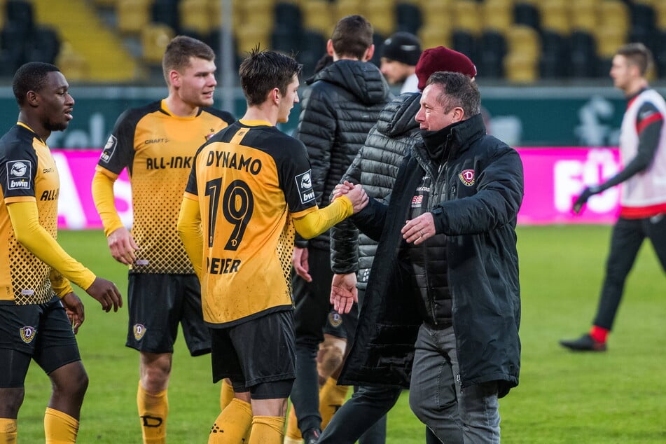 Dynamo-Trainer Markus Kauczinski (50, r.) hält große Stücke auf Jonathan Meier. Das zeigte er auch am Freitag zur Pressekonferenz.