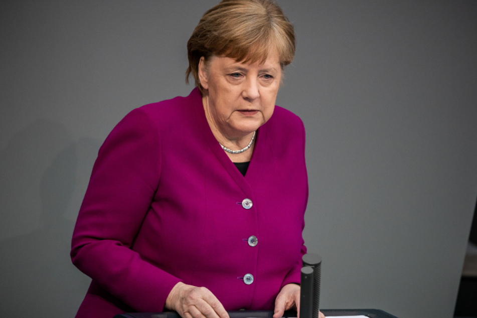 Bundeskanzlerin Angela Merkel (CDU) hält in der Plenarsitzung des Deutschen Bundestages eine Regierungserklärung zur Bewältigung der Covid-19-Pandemie in Deutschland und Europa.