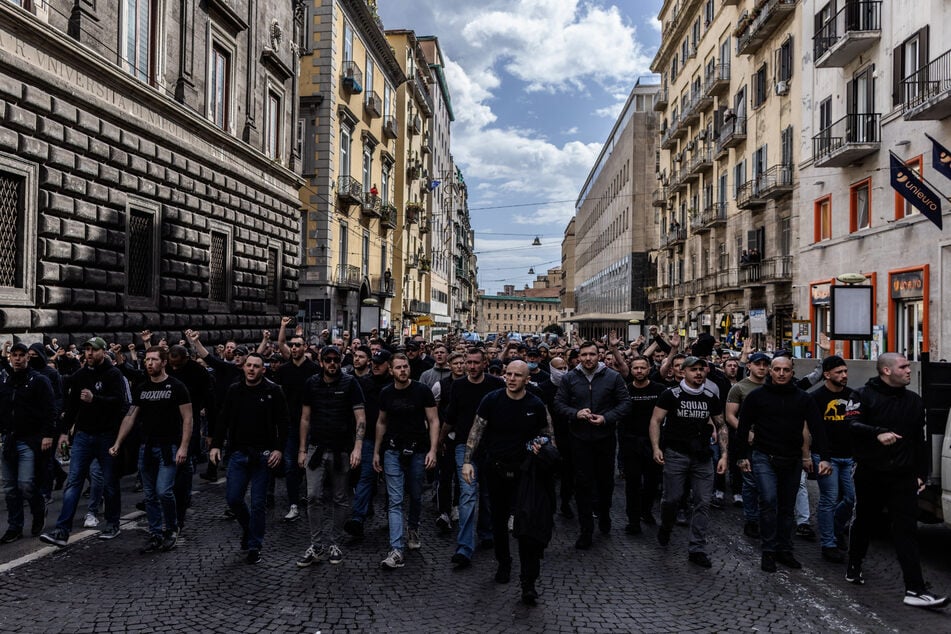 Obwohl sie keine Tickets kaufen durften, hatten sich viele Anhänger der Eintracht nach Neapel begeben.