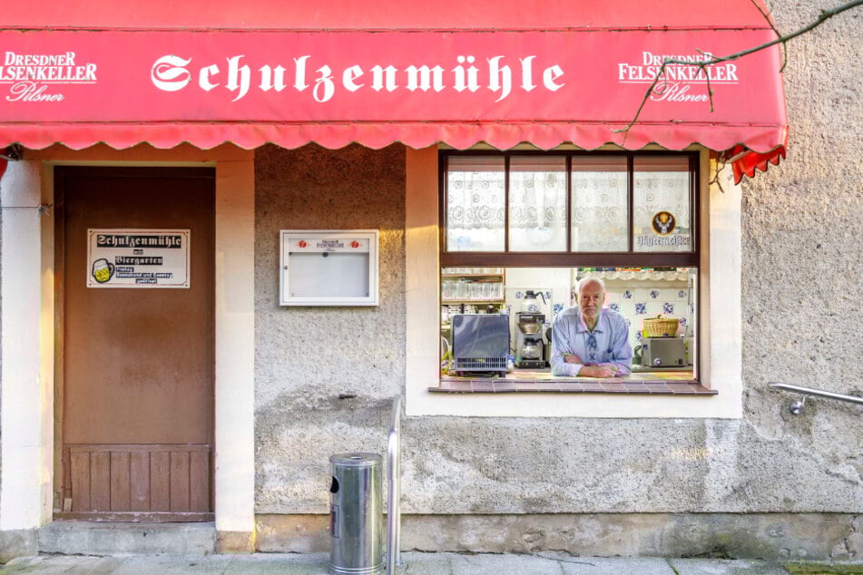 Werner Schulze (83) ist Wirt mit Leib und Seele. Anfang nächsten Jahres würde er gern den Imbiss der Gaststätte Schulzenmühle wieder eröffnen und Gäste im Zschonergrund mit deftigem Essen versorgen.