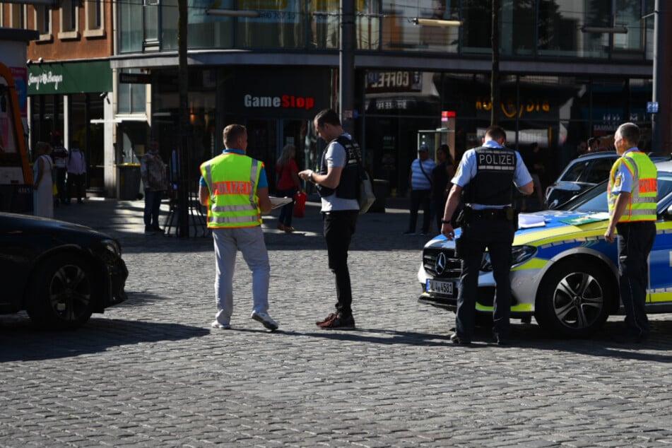 Einsatzkräfte in der Mannheimer Innenstadt.