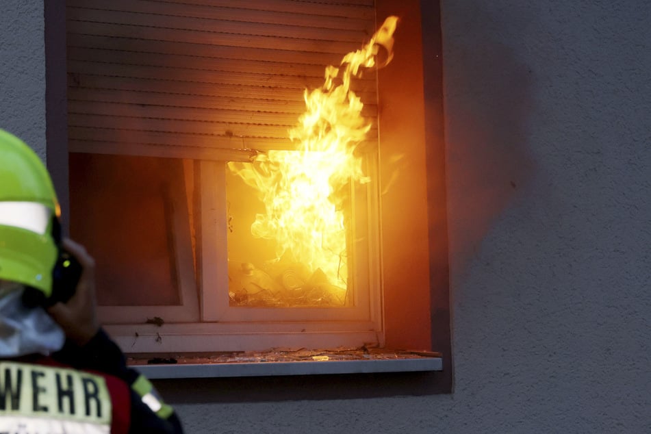 Am Abend schlugen Flammen aus einer Wohnung in der Frankenberger Straße.
