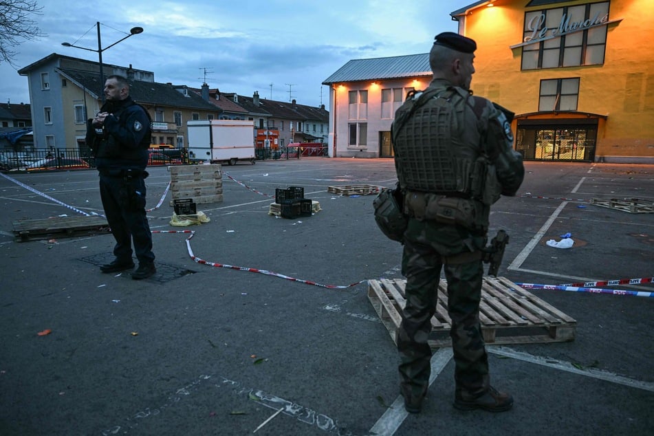 Die französische Anti-Terror-Staatsanwaltschaft hat die Ermittlungen übernommen.