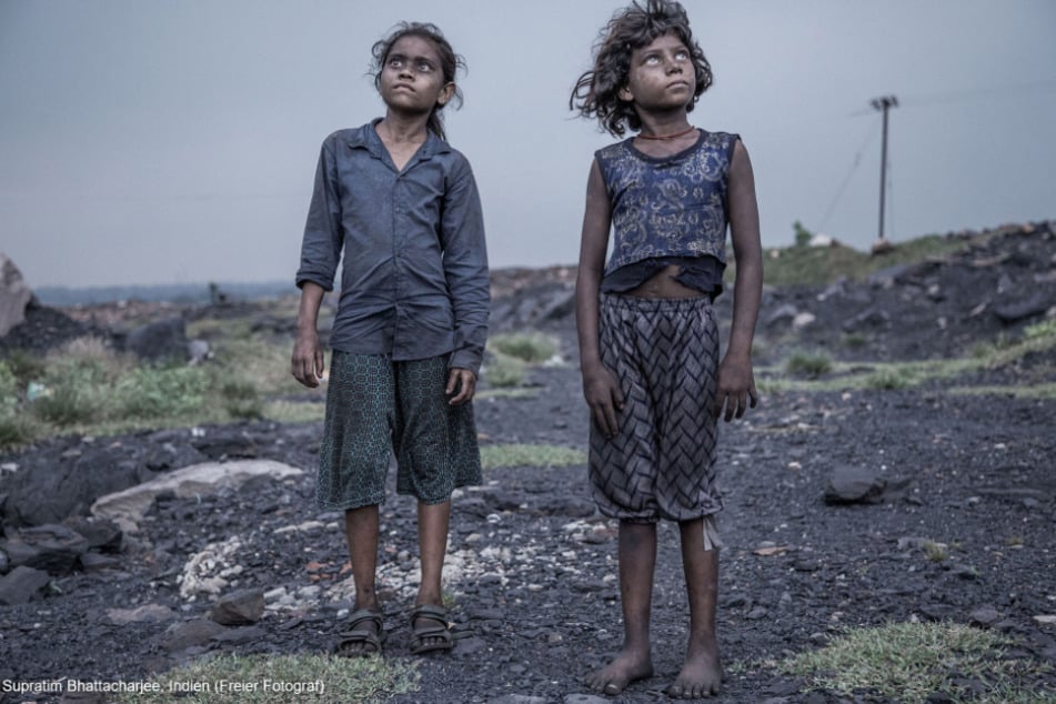 Der zweite Preis des renommierten Wettbewerbs geht an eine Reportage des indischen Fotografen Supratim Bhattacharjee. Er hat in den Gesichtern dieser Kinder ihr ganzes Elend eingefangen: Entsetzen, Erschöpfung, Zerstörung.