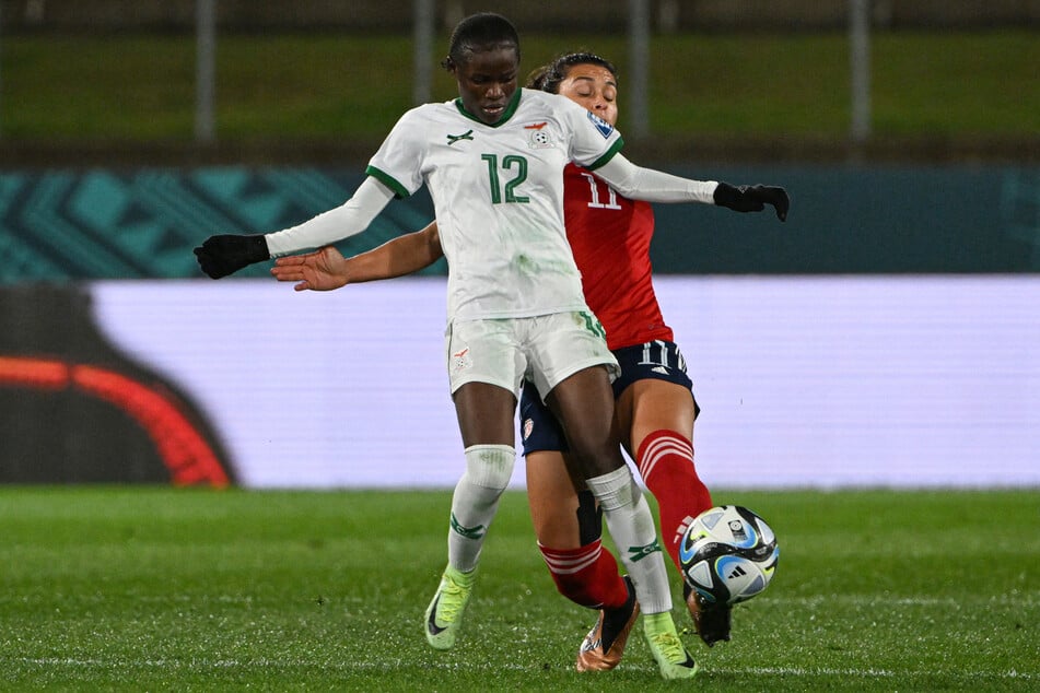 Evarine Katongo (21, weißes Shirt) wäre für die Frauenliga in Saudi-Arabien qualifiziert: Sie spielte für Sambia bei der Weltmeisterschaft 2023 in Australien und Neuseeland. (Archivbild)