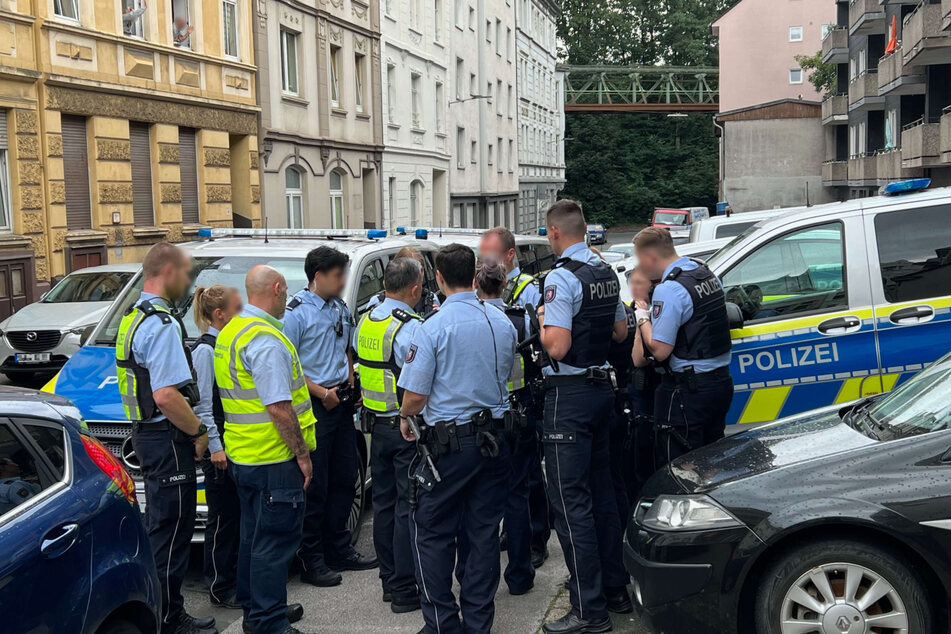 Zahlreiche Polizeikräfte waren am Mittwochnachmittag in Wuppertal-Sonnborn im Einsatz.
