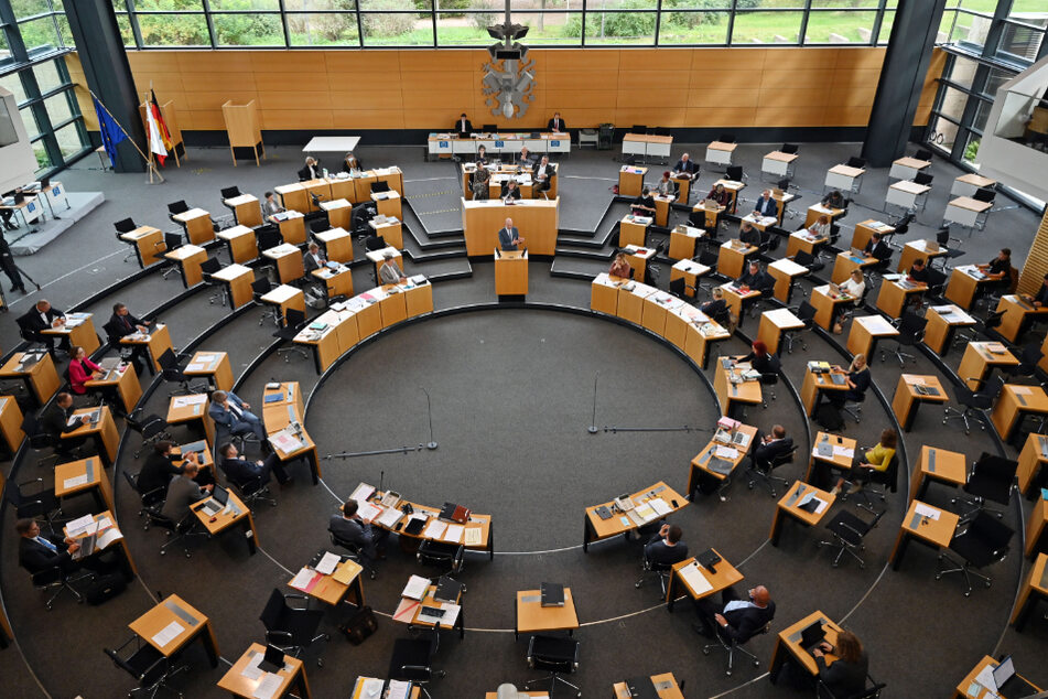 Blick in den Thüringer Landtag: Kommende Woche gibt es dort eine Sondersitzung bezüglich der Regeln des aktuellen Lockdowns.