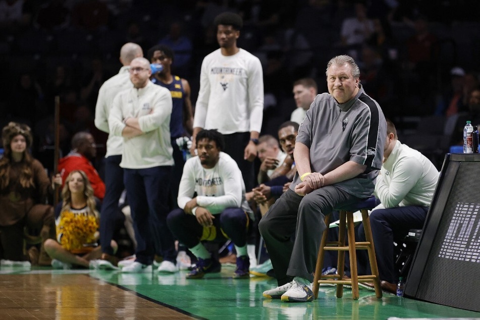 Former West Virginia coach Bob Huggins (r.) is reportedly demanding to be reinstated to his former position as the basketball program's head coach.