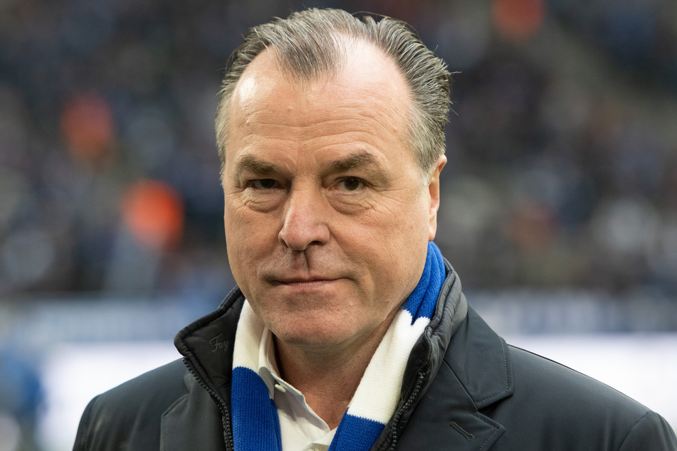 Nun also doch: Clemens Tönnies (64) kann nun doch (irgendwie) helfen.