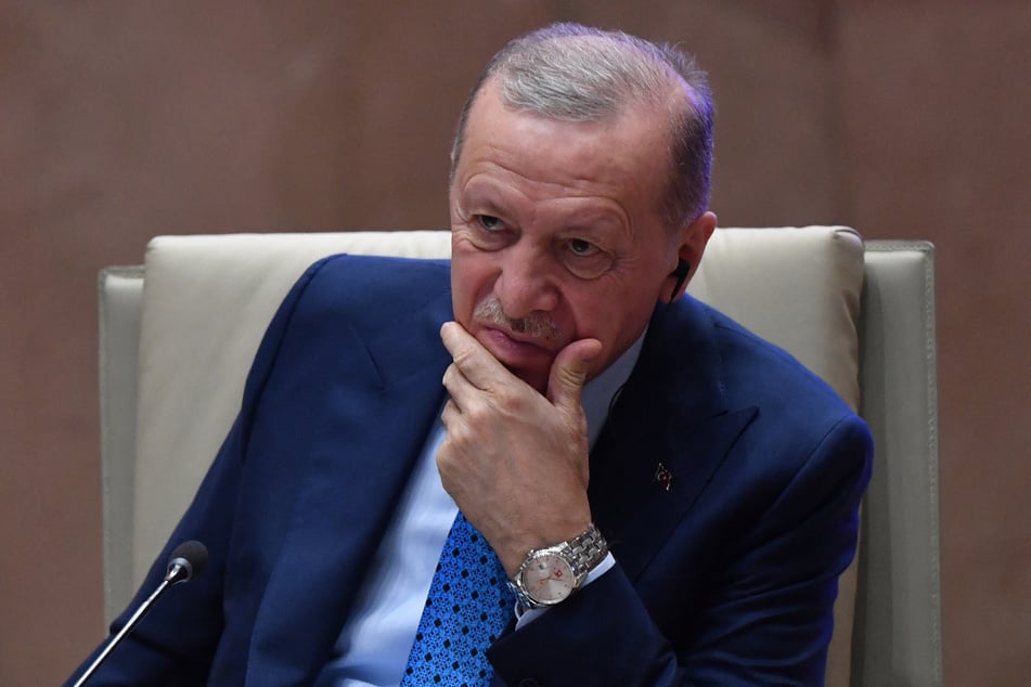 Wer Recep Tayyip Erdoğan (70) oder seinen Gefolgsleuten eine schlechte Zukunft prophezeit, bekommt mitunter Ärger mit der Justiz.