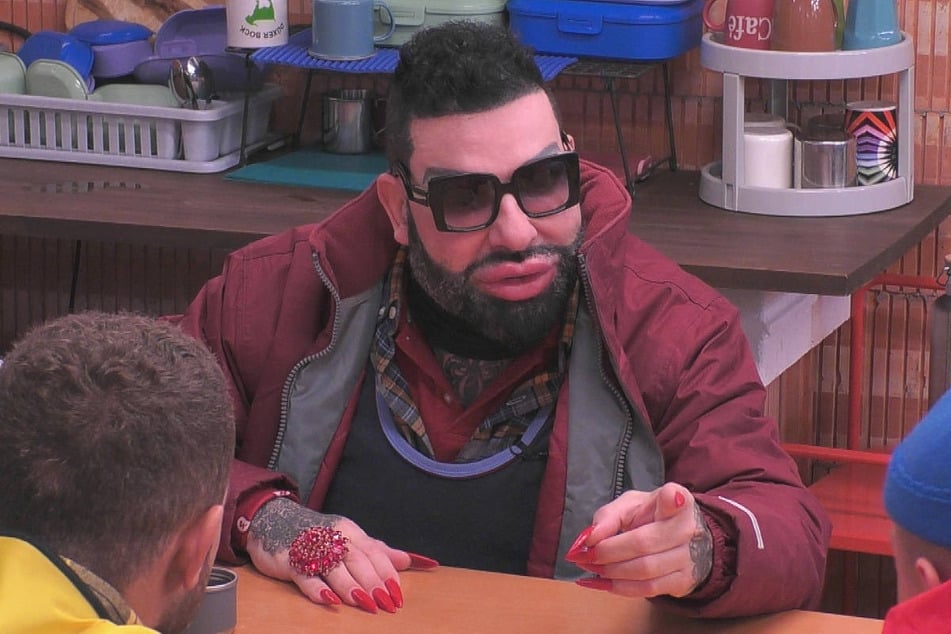 Bei einer stilechten Halloween-Party der Marke Glööckler dürfen natürlich auch keine Vampire fehlen.