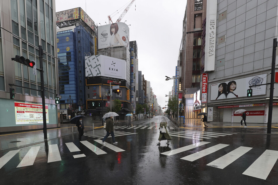 Japan is hoping to use smartphones to help its aging population cross the street safely.