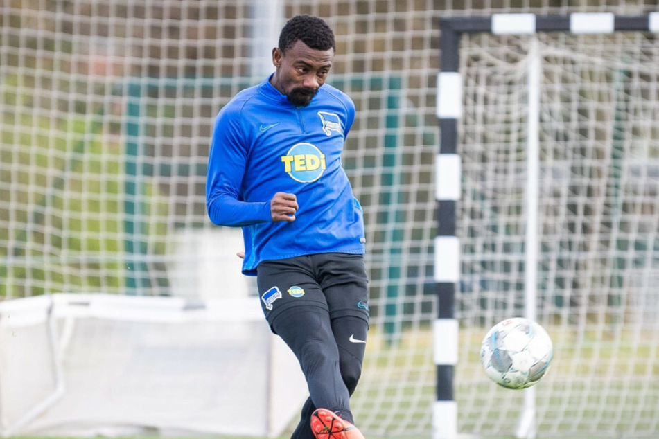 Salomon Kalou beim ersten Training unter Bruno Labbadia.