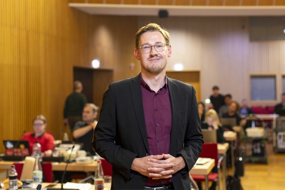 Stadtrat Stefan Engel (33, SPD) pocht auf eine zügige Nachrüstung der betroffenen Haltestellen.