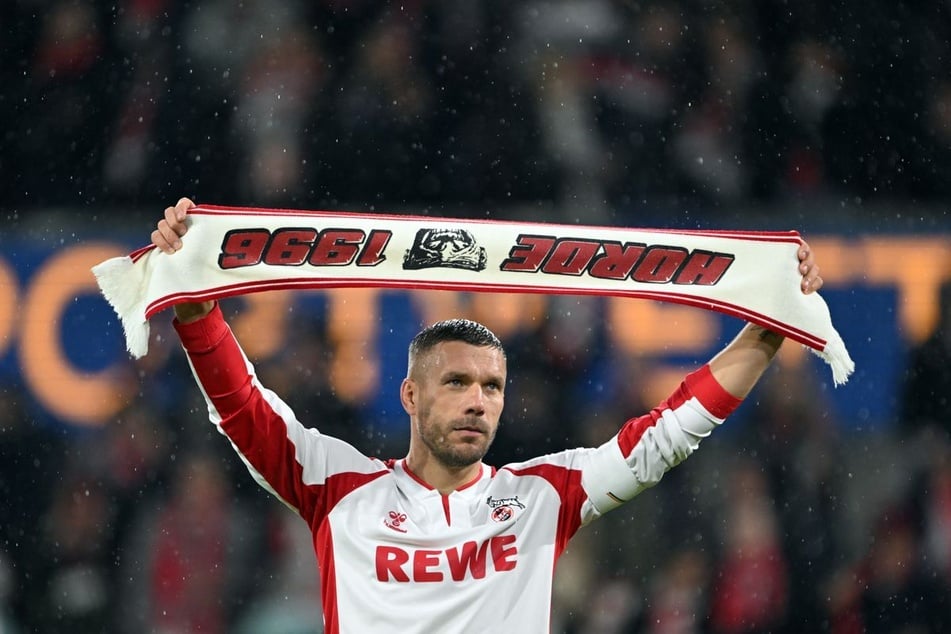 Fußball-Legende Lukas Podolski feiert am 4. Juni seinen 40. Geburtstag - und kickt immer noch.