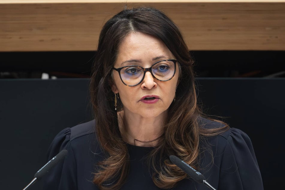 Berlins Justizsenatorin Felor Badenberg (51, CDU) hat die Universität zu Köln um eine unabhängige und umfassende Prüfung ihrer Dissertation gebeten.