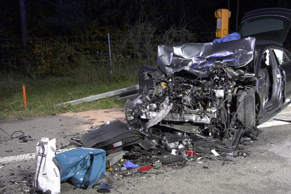 Horror-Crash auf A67: Audi-Fahrer rast in Baustellenfahrzeug - zwei Verletzte