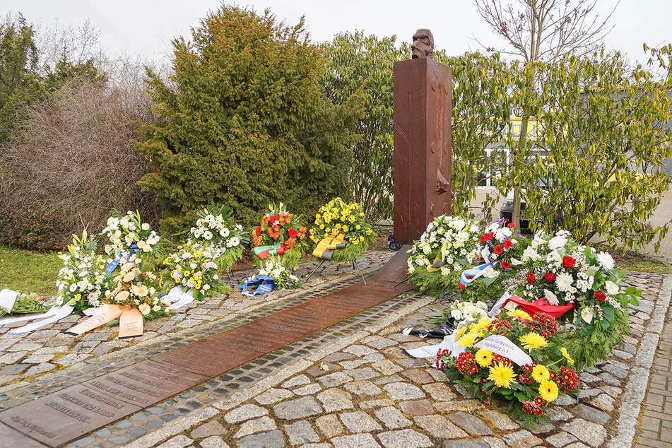 Häftlinge des ehemaligen KZ wurden nahe dem Mahnmal zu Schwerstarbeit gezwungen.