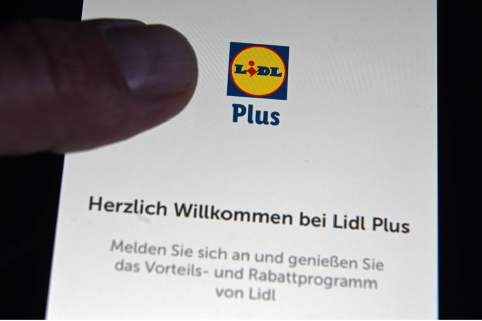 Eine Lidl Plus App, aufgenommen auf einem iPad. Der Discounter gibt seinen Kunden Rabatte, sie im Gegenzug Daten.