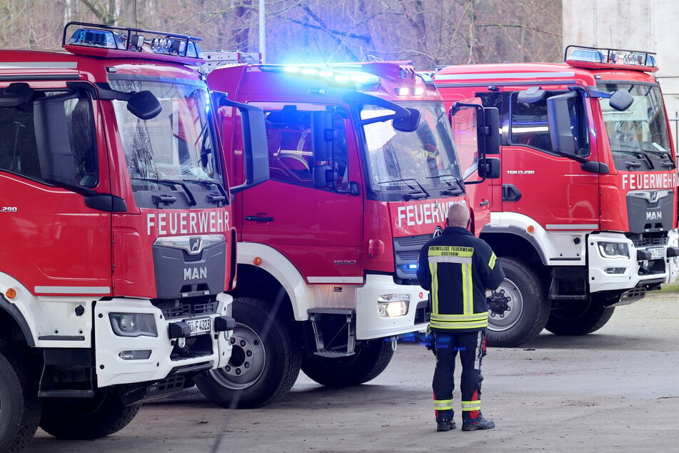 Einsatzkräfte der Feuerwehr bekämpften einen brennenden Computer. (Archivfoto)