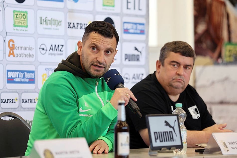 Uwe Thomas (r.), hier neben Ex-Trainer Miroslav Jagatic (48), spricht von mehreren Trainerkandidaten.