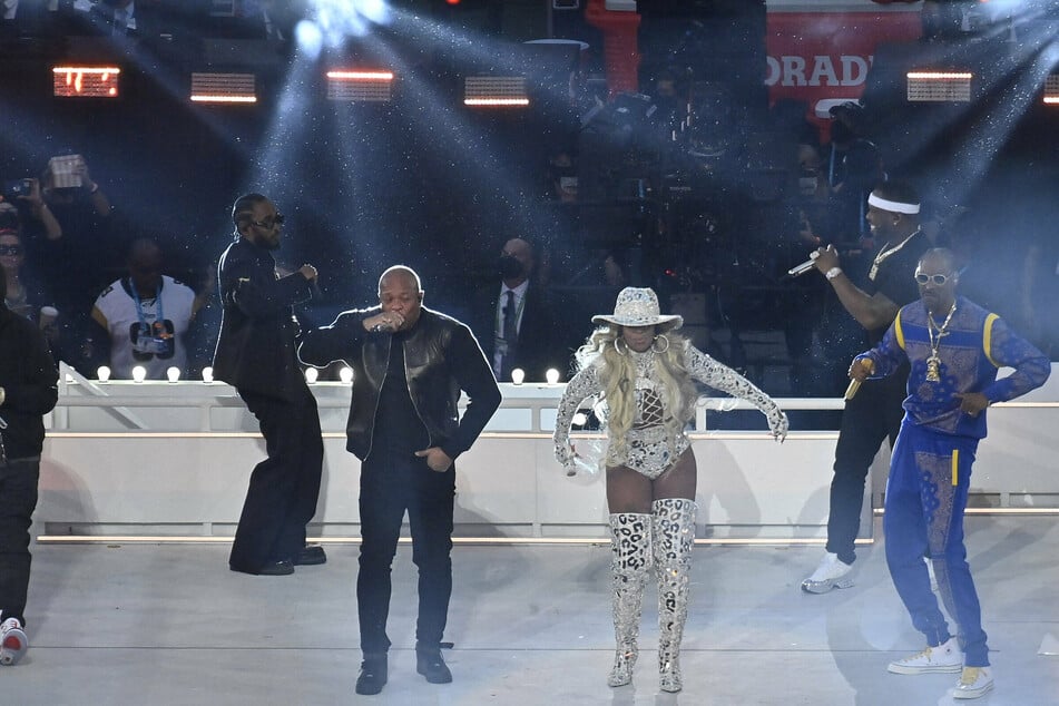 (From l. to r.) Eminem, Kendrick Lamar, Dr. Dre, Mary J. Blige, 50 Cent, and Snoop Dogg performing at the Super Bowl LVI Halftime Show.