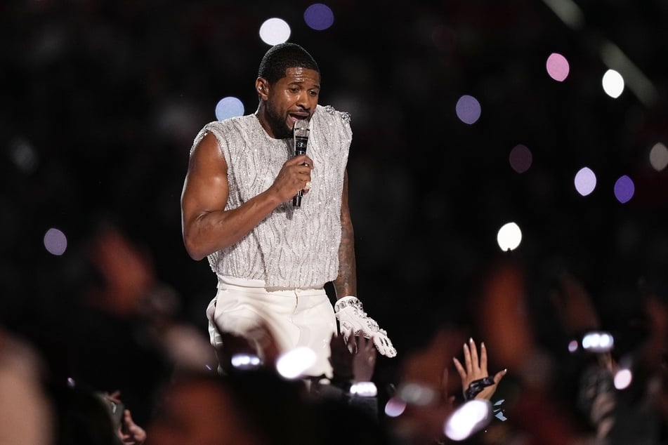 Sänger Usher (45) trat beim Super Bowl in Las Vegas auf.