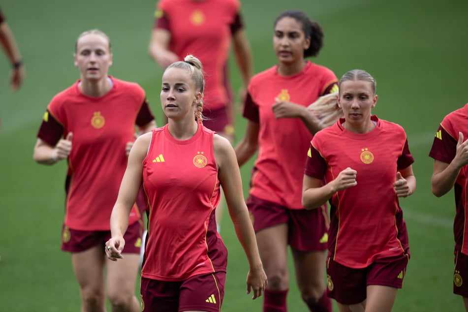 Das DFB-Team um Kapitänin Giulia Gwinn (26, v.l.) trifft zum EM-Auftakt auf Polen.