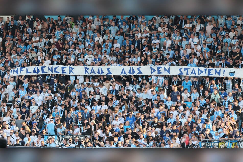 Beim Derby zwischen dem Chemnitzer FC und dem FSV Zwickau am 4. August machten die CFC-Fans klar, was sie vom Thema Influencer halten.