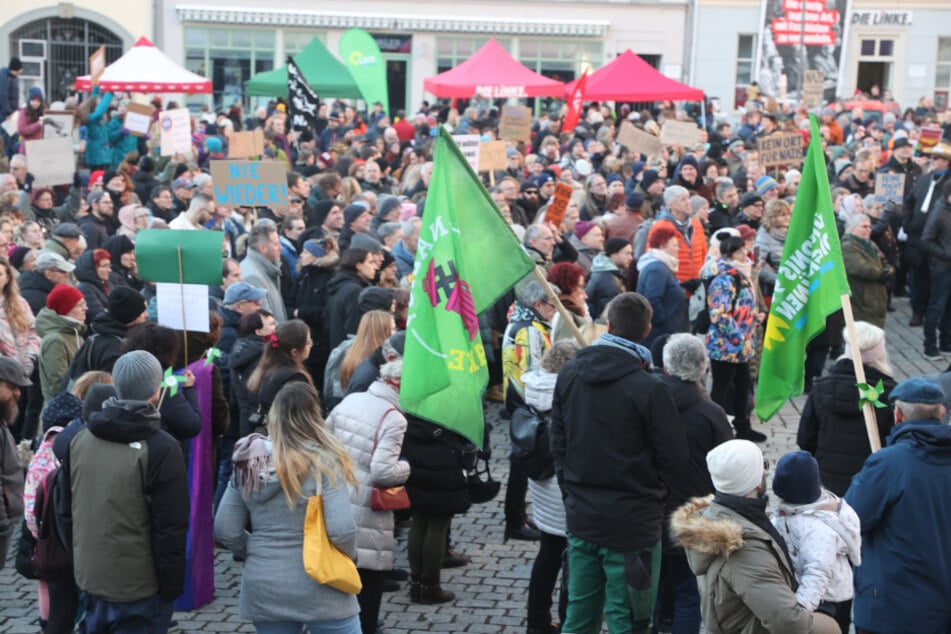 Mit der Demonstration auf dem Marktplatz in Gera wollen die Teilnehmer ein Zeichen des Widerstandes gegen Rechtsextremismus setzen.