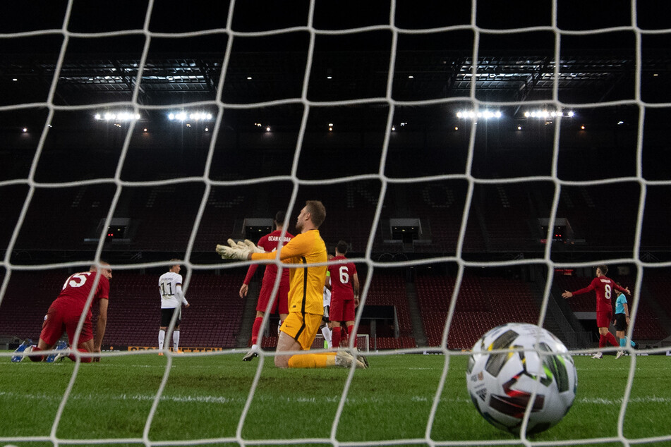 Nach Überschreitung des Corona-Grenzwerts in Köln will die Stadt am Montag über die Zulassung von Zuschauern im DFB-Spiel gegen die Schweiz entscheiden (Symbolbild).