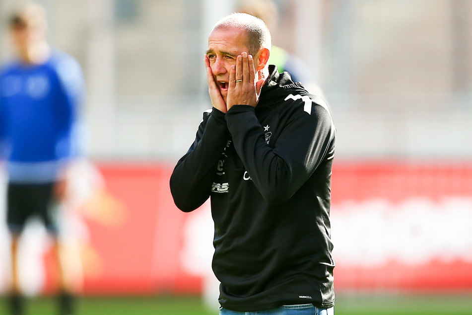 Für Trainer Joe Enochs (50) hat die Corona-Meldung aus Mannheim keine Auswirkung auf das Training beim FSV.