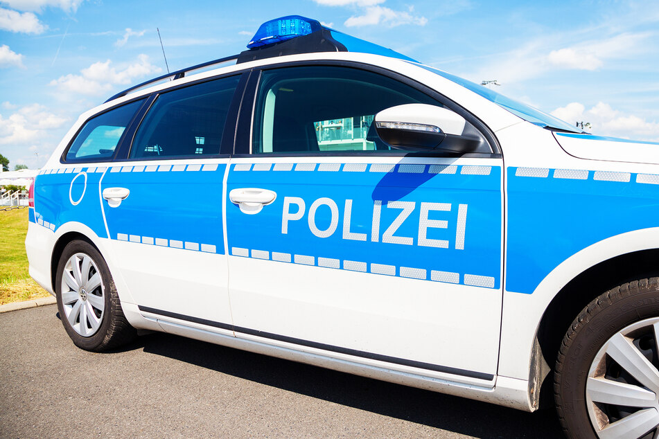 25-Jähriger nachts überfallen: Täter klauen Jacke, Hose sowie T-Shirt und brechen seinen Kiefer!