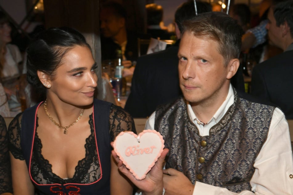 Ein Bild aus längst vergessenen Tagen: Amira und Oliver Pocher auf dem Münchner Oktoberfest 2022.