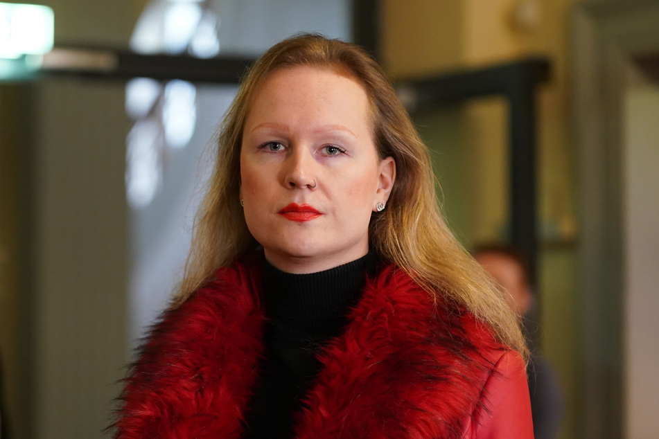 Opfer und Nebenklägerin Samia Stöcker (35) will weiter für die Rechte von Transsexuellen kämpfen. Sie hätte sich gewünscht, dass der Täter eine Freiheitsstrafe bekommt, um in Ruhe über seine Taten nachzudenken, sagte sie nach dem Urteilsspruch am Mittwoch.