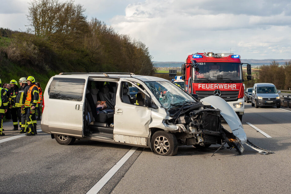 Auf der A3 bei Idstein ereignete sich am Dienstag ein heftiger Verkehrsunfall, in den eine vierköpfige Familie sowie ein Sattelzug involviert waren.