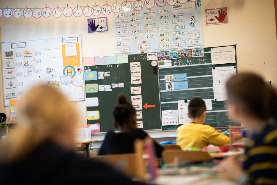 Für Kinder könnte Weihnachten laut Studie einsamer aber mit höherwertigen Geschenken ausfallen.