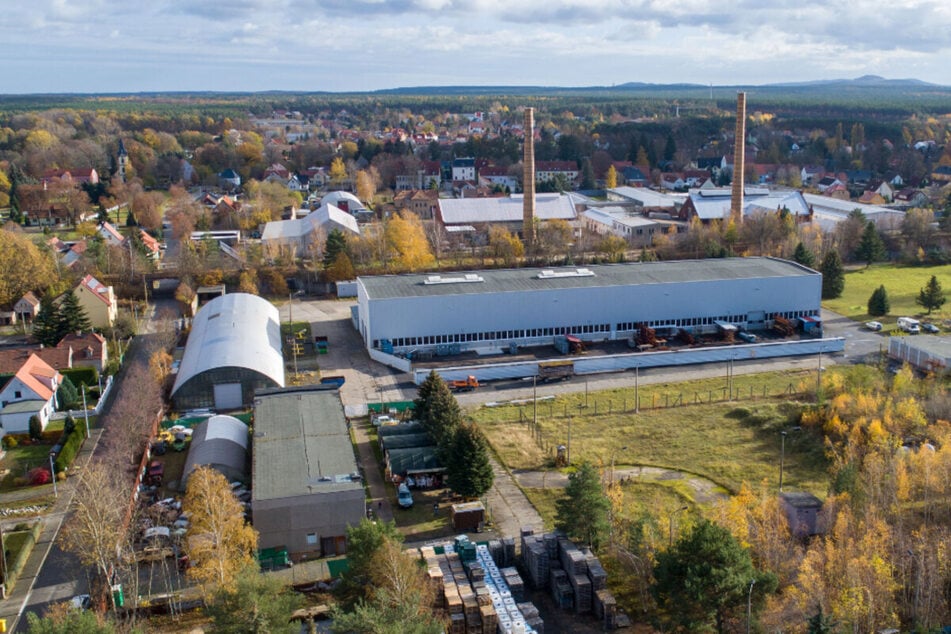 Knapp 120 Millionen Exemplare des unkaputtbaren Glases wurden in der DDR im VEB Sachsenglas Schwepnitz in der Westlausitz produziert. Nach der Wende war jedoch Schluss.