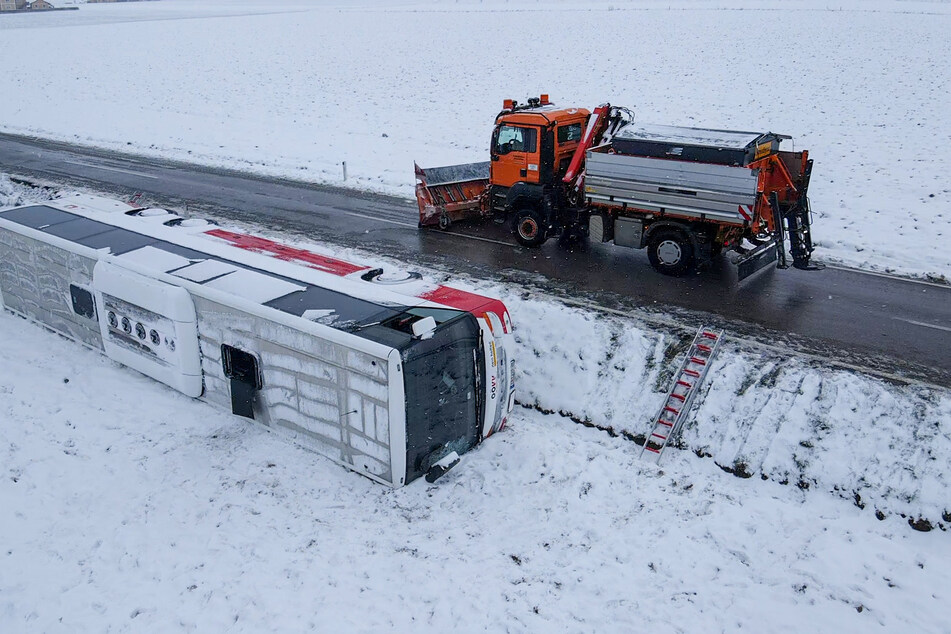 Am Vormittag lief die Bergung des Fahrzeuges.