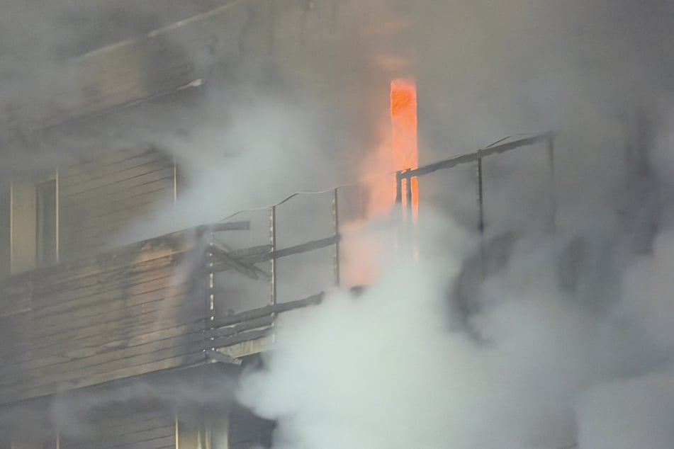 Das Feuer breitete sich rasend schnell aus und verursachte in nur kürzester Zeit einen Million-Schaden.