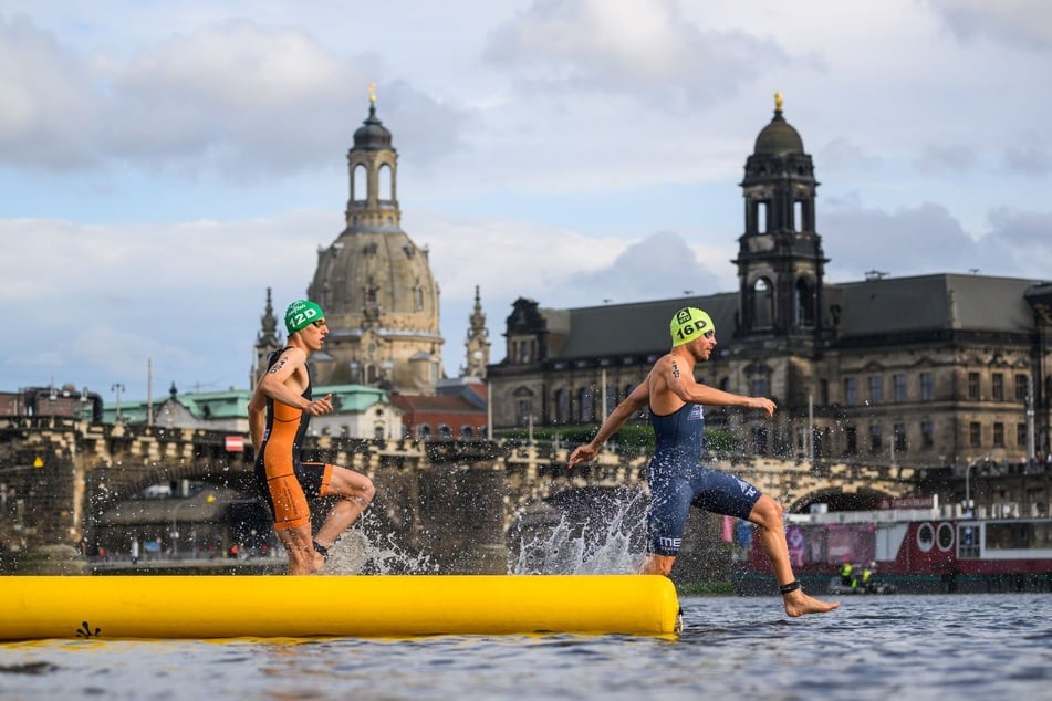 In Dresden geht's auch in der Elbe sportlich zu.