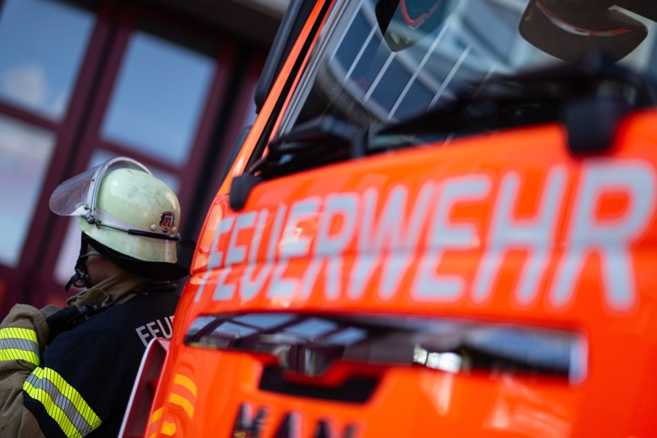 Die Düsseldorfer Feuerwehr wurde am frühen Freitagmorgen gegen 3.35 Uhr zu der brennenden Wohnung nach Kaiserswerth gerufen. (Symbolfoto)