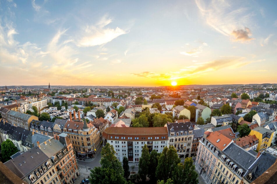 Blick von der Martin-Luther-Kirche auf die Dresdner Neustadt. Im Bundesvergleich der Großstädte rangiert Dresden im Mittelfeld. In München (11,69 Euro/qm), Hamburg (8,66 Euro/qm) oder Freiburg (8,56 Euro/qm) werden im Durchschnitt enorm höhere Mieten verlangt.