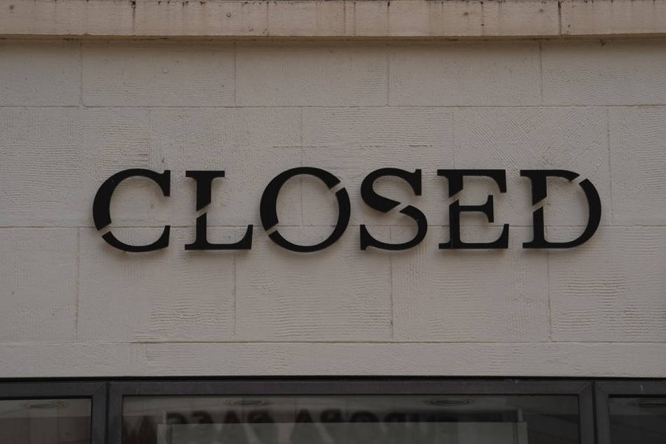Das Bundeskartellamt hat dem Verkauf der insolventen Modemarke Closed an Investoren zugestimmt.