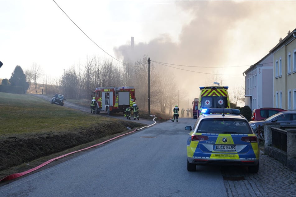 Ein Großaufgebot an Einsatzkräften ist vor Ort.