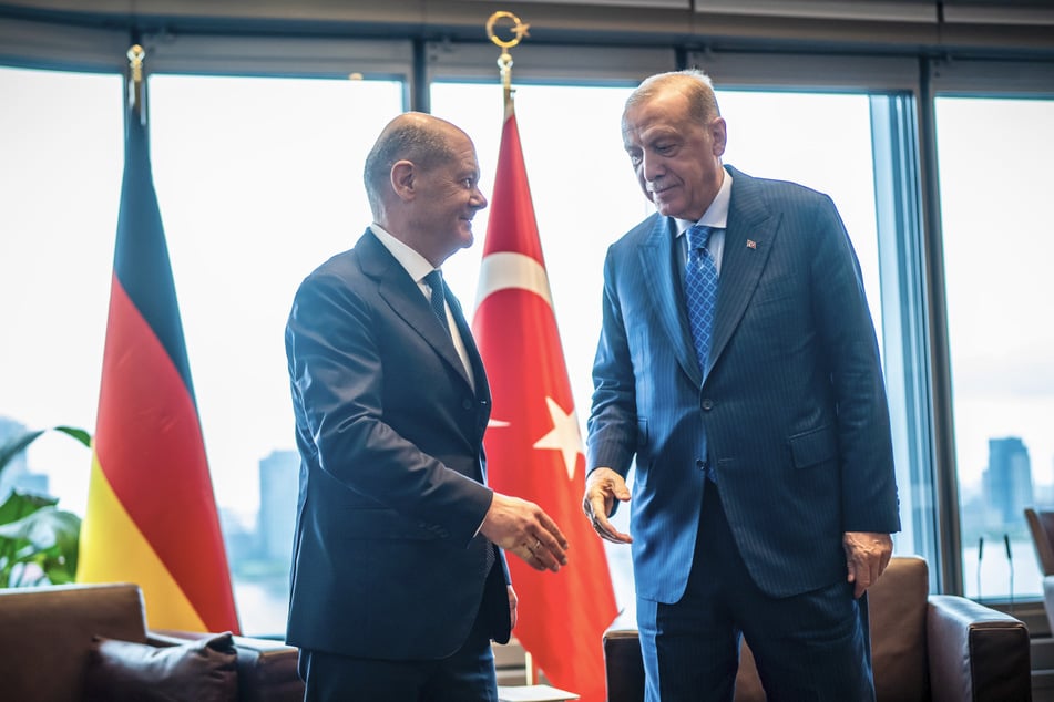 Bundeskanzler Olaf Scholz (66, SPD) und der türkische Präsident Recep Tayyip Erdogan (70, r.) trafen sich vor einigen Tagen in New York. Wurde der Abschiebe-Deal dabei festgezurrt?