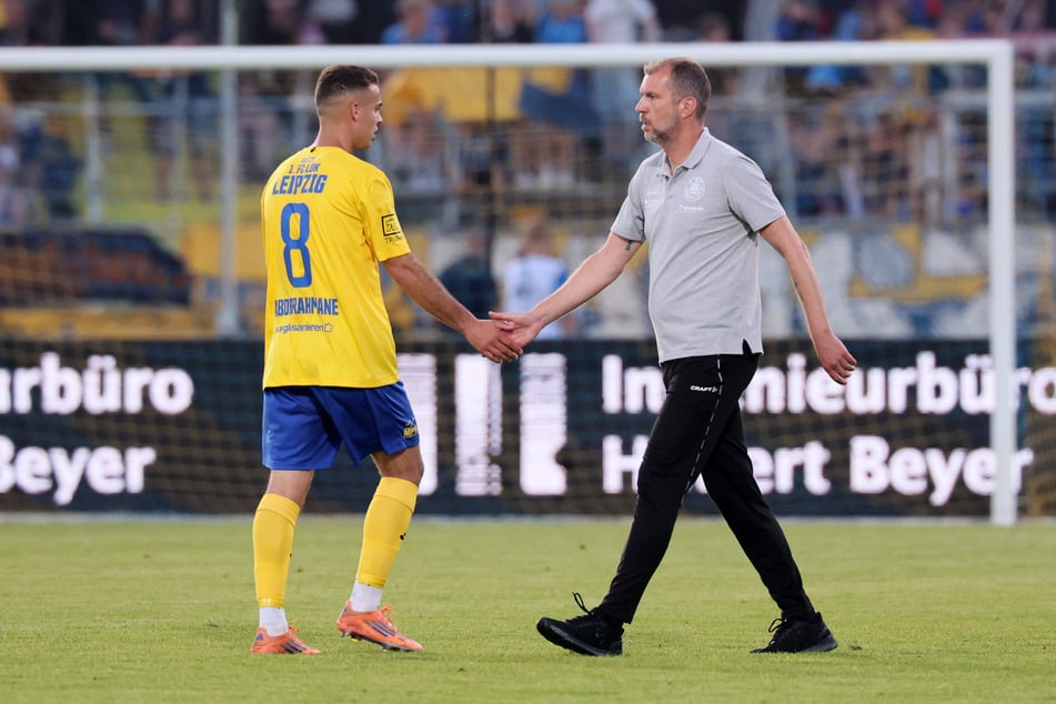 Farid Abderrahmane (29) und Coach Jochen Seitz (49) haben nun ein paar Tage Zeit, sich etwas für das Rückspiel einfallen zu lassen.