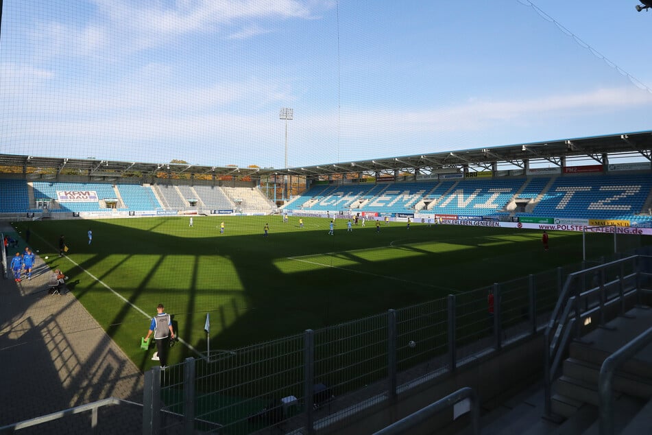 Leere Ränge - wie hier am Sonntag im Spiel gegen den FSV Luckenwalde - und damit fehlende Eintrittsgelder bringen den Chemnitzer FC zusätzlich in die Bredouille.