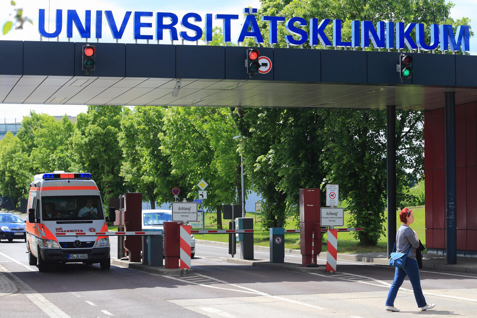 Auf dem Gelände des Magdeburger Universitätsklinikums griff ein 33-Jähriger mehrere Personen an. (Archivbild)