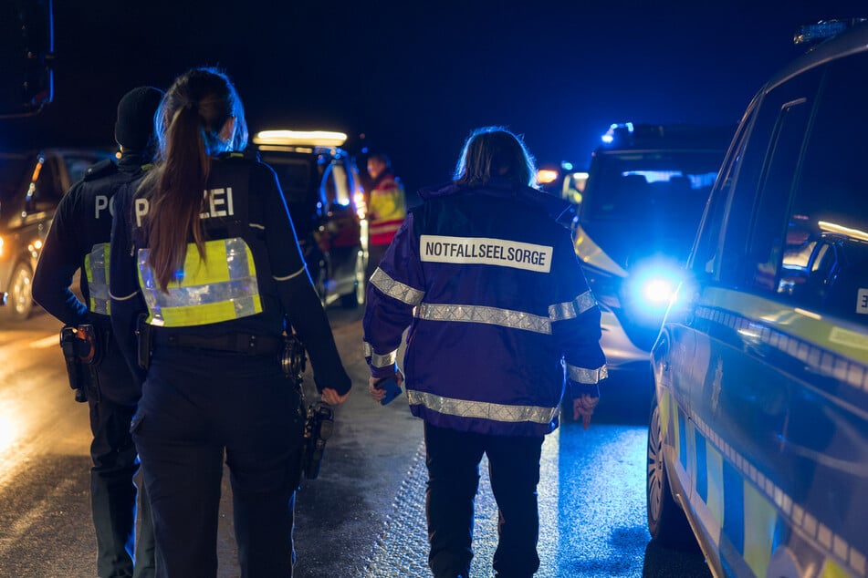 Eine Notfallseelsorgerin kümmerte sich am Unfallort um Zeugen und Ersthelfer.